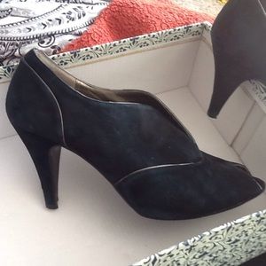 Open-toe suede booties